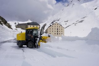 Les fraiseuses arrivent à l'hospice du Grand-Saint-Bernard après trois semaines de travail.